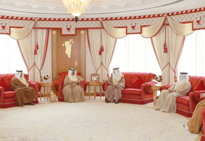 الملك يستعرض مع رئيس الوزراء وولي العهد الاكتشافات الأخيرة لحقل النفط والغاز