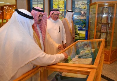 وزير التربية والتعليم يزور مكتبة الملك فهد الوطنية