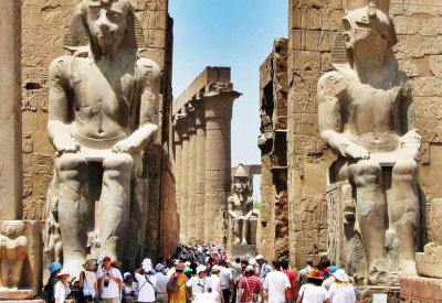 مصر تتوقع موسما سياحيا جيدا بعد عودة الرحلات مع روسيا