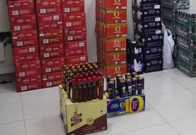 "شرطة العاصمة" : القبض على آسيويين مشتبه بحيازتهم وبيعهم مواد مسكرة