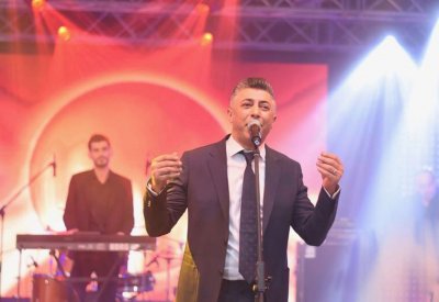 عمر العبداللات ينثر رسالة محبة من الأردن لمصر