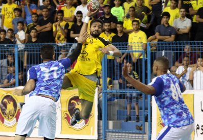 خلفان يشيد بالحضور الجماهيري والتشجيع المثالي لمباريات المربع الذهي