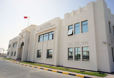القبض على شخصين مشتبه بسرقتهما مال ومحتويات من سيارات