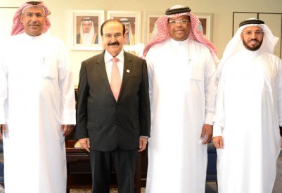 ميرزا يجتمع مع مجموعة من النواب ويطلعهم على خطط ومشاريع الطاقة المتجددة