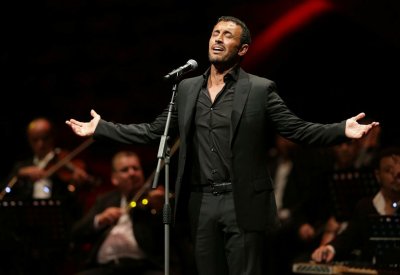 كاظم الساهر في أغنية تتر مسلسل "الواق الواق"