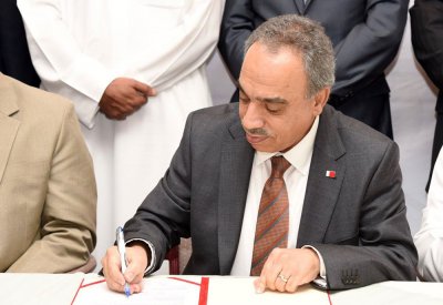 وزير الاشغال: يوقع اتفاقية إنشاء مبنى الزراعة الجديد
