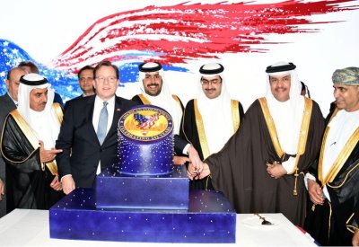 سعادة الشيخ خليفة بن راشد وسمو الشيخ خليفة بن علي يحضران حفل السفارة الامريكية