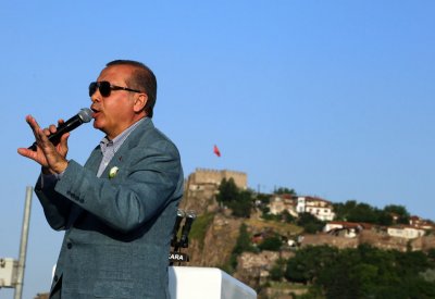 أردوغان يعلن "انتخابات مبكرة" تفتح له باب الصلاحيات
