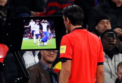 "تقنية الفيديو" وشاشات عملاقة لإعادة الحالات المثيرة في ملاعب كأس العالم