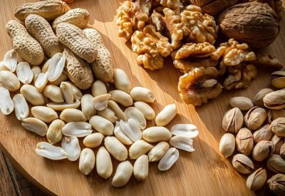 الأطباء يكشفون تأثير المكسرات على القلب
