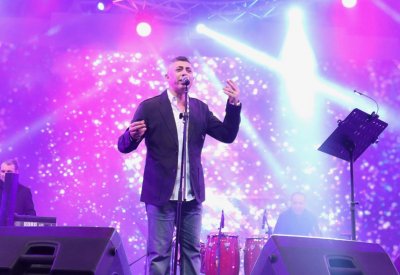 العبداللات يبدأ جولته الأمريكية بحفل في شيكاغو