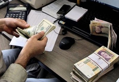 فوربس : جهود إيران لمنع انهيار العملة فشلت
