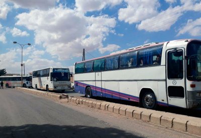 مقاتلو المعارضة وعائلاتهم يبدأون الخروج من القلمون الشرقي