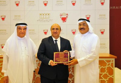 "عيسى الثقافي" يحتفل باليوم العالمي للكتاب ويكرم د. وهيب الناصر