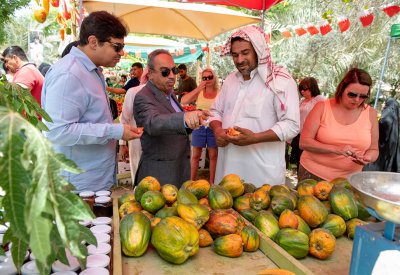 وزير الأشغال والبلديات يؤكد استمرار دعم المزارع البحريني