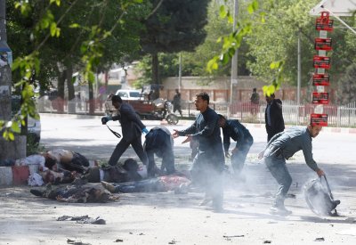 25 قتيلا بينهم 8 صحافيين بتفجير هزَّ كابول.. وداعش يتبنى