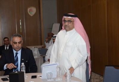 الحمادي يشارك في حلقة عمل الإعلام والاتصال في عُمان