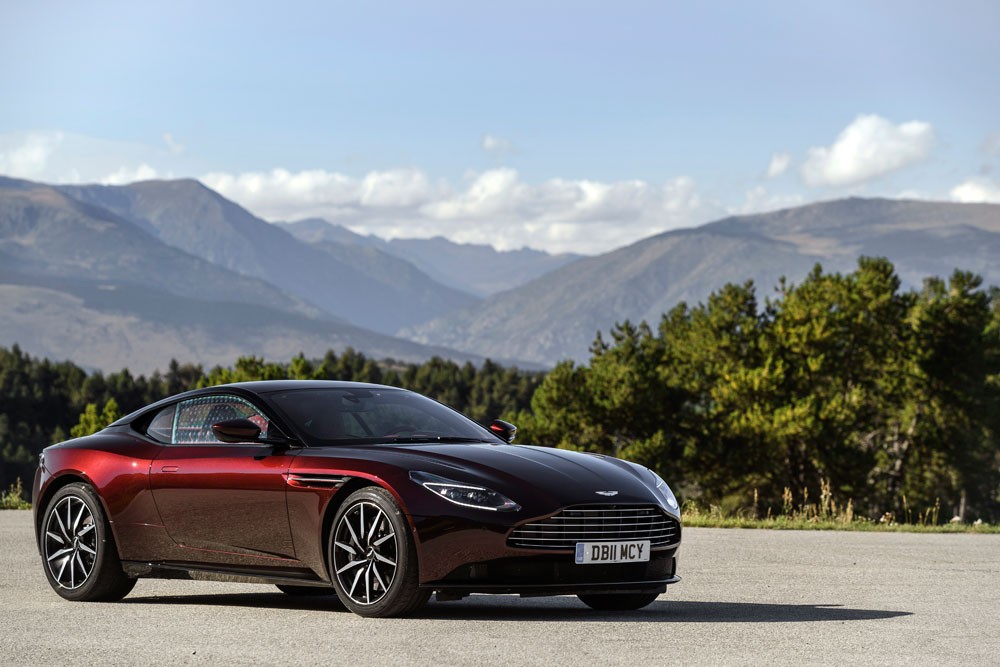 DB11 V8 من Aston Martin تحصد جائزة أفضل سيارة للعام 2018