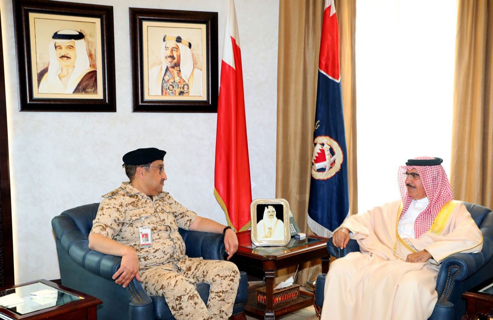 وزير الداخلية يشيد بدور الخدمات الطبية الملكية 
