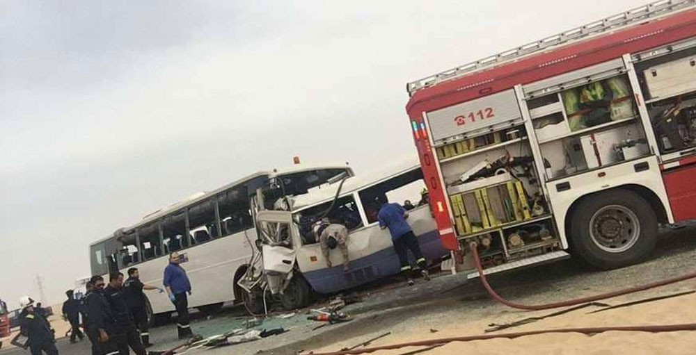 وفاة 14 شخصا جراء تصادم حافلتين بالكويت