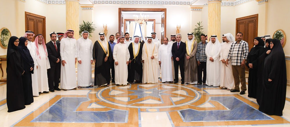 سمو رئيس الوزراء يستقبل جموعا من أهالي قرية الصالحية
