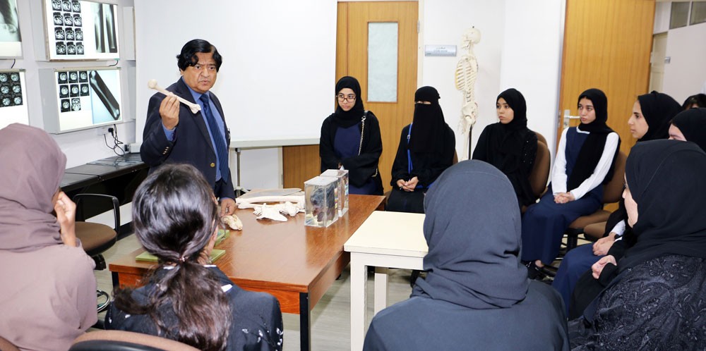 "المعرفة الثانوية" تزور متحف التشريح ومركز المحاكاة بجامعة الخليج العربي