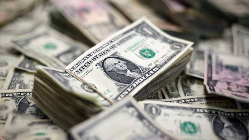 الحرب التجارية بين الصين وأميركا تهبط بالدولار