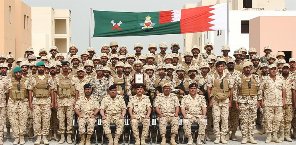 حفل تخريج إحدى الدورات العسكرية المتخصصة للضباط بقوة دفاع البحرين