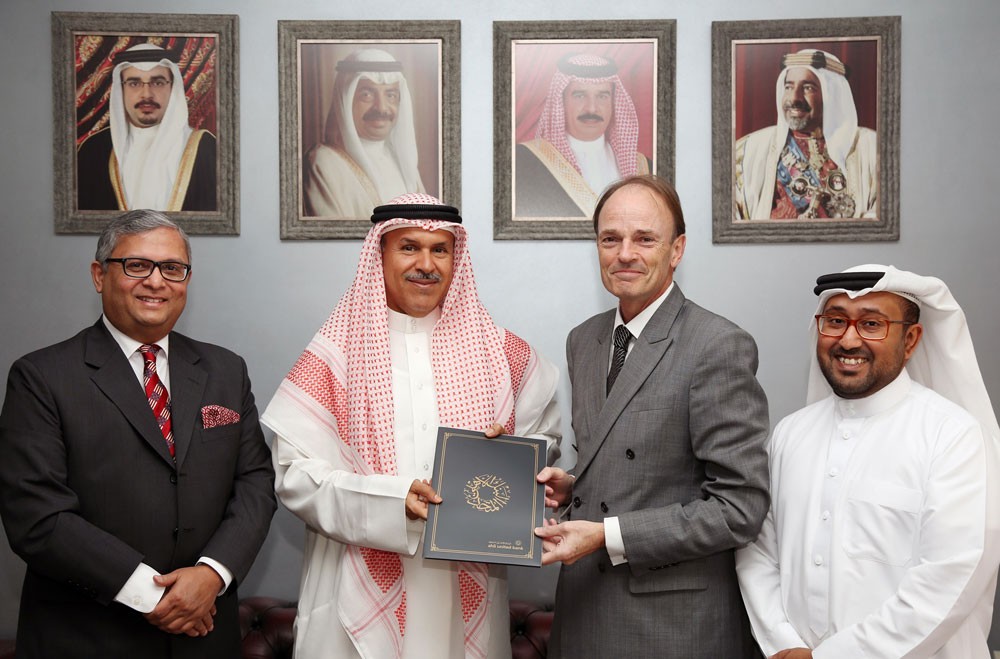  الشيخ هشام بن عبدالرحمن يؤكد أن البنك الأهلي المتحد شريك استراتيجي للمحافظة 