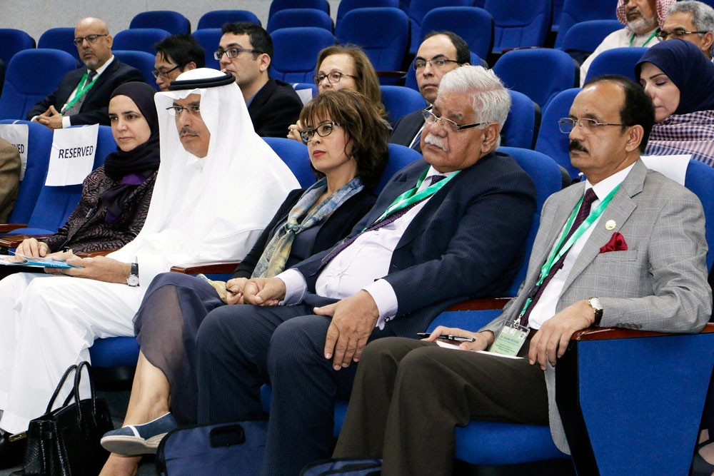 "جامعة الخليج" و "الدولي للزراعة الملحية" يجمعان خبرات التغير المناخي وتملح التربة