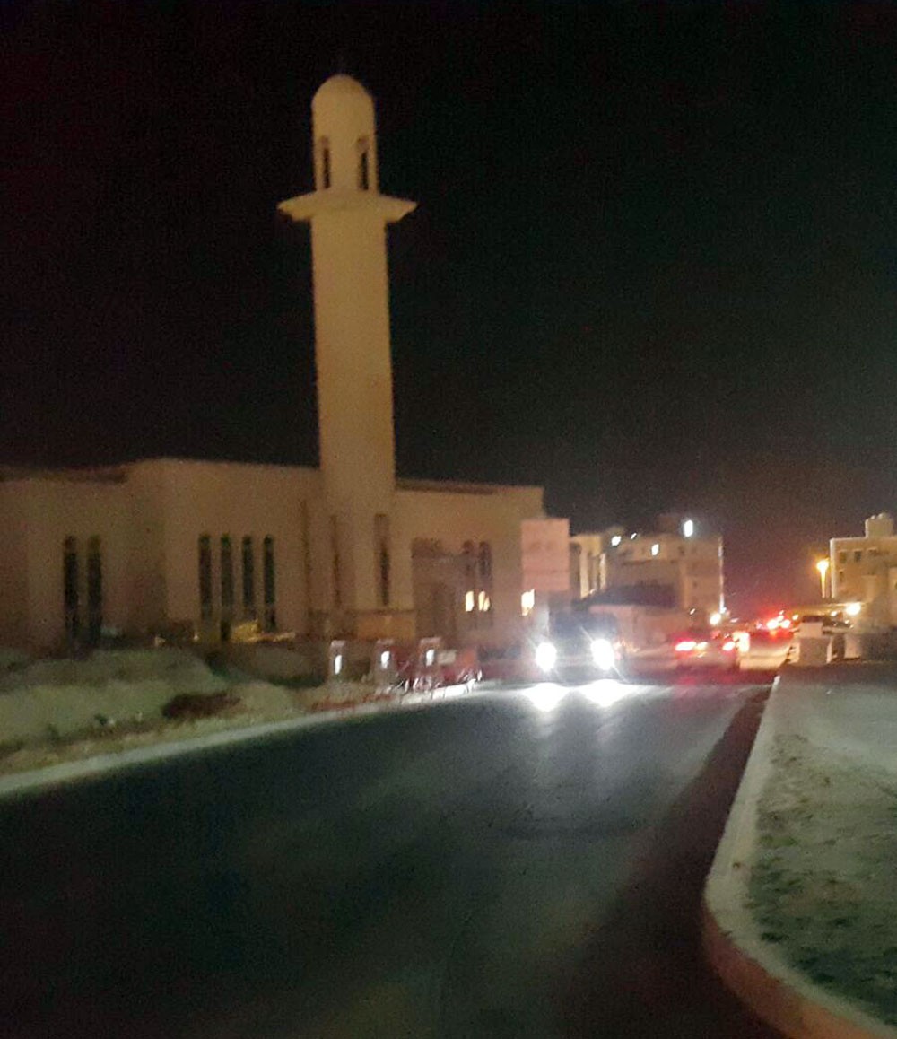 أهالي واحات المحرق يطالبون بإنارة طرقاتهم