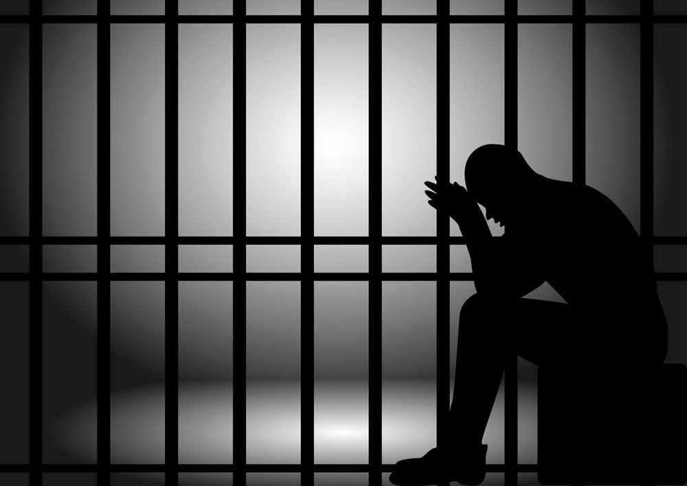 الحبس سنة لخليجي تطاول على قاضي التنفيذ واعتدى على شرطي