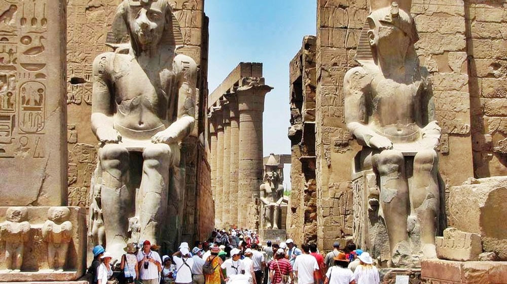 مصر تتوقع موسما سياحيا جيدا بعد عودة الرحلات مع روسيا