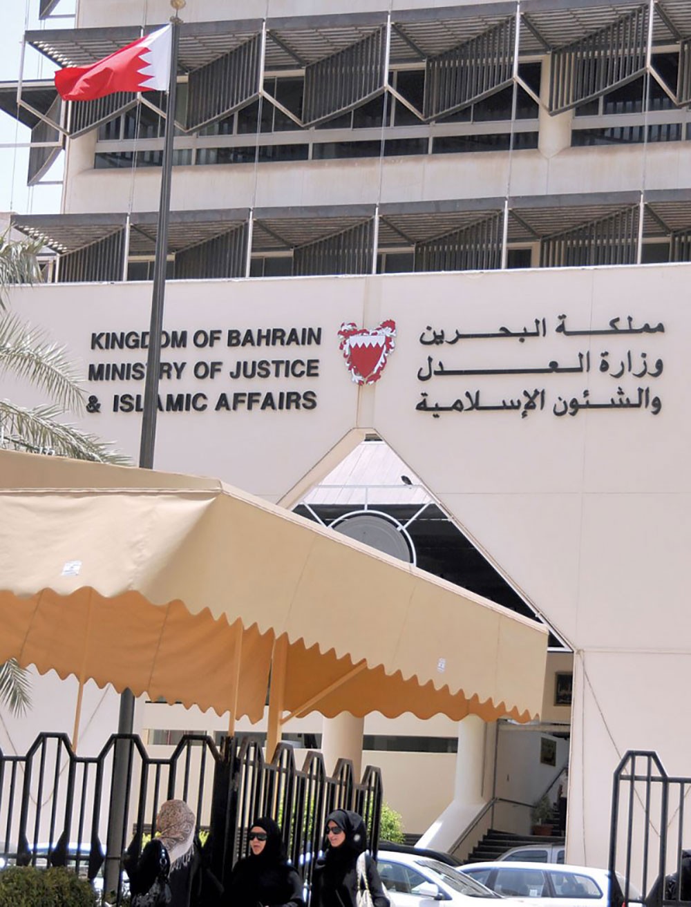 الاكتفاء بسجن مخلّص معاملات 3 سنوات لتزويره تقرير حادث مروري