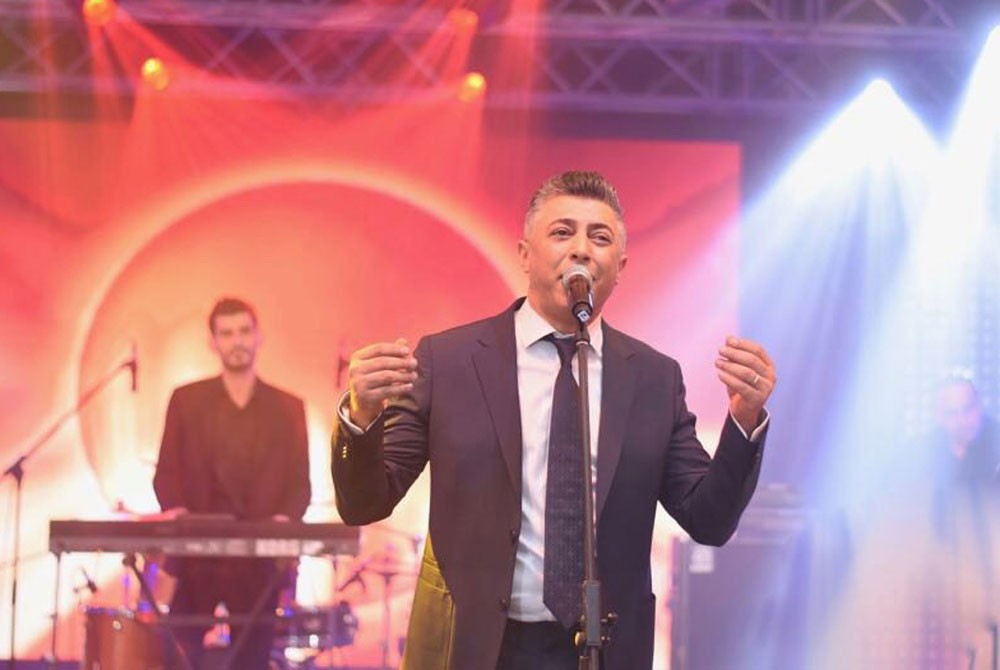 عمر العبداللات ينثر رسالة محبة من الأردن لمصر