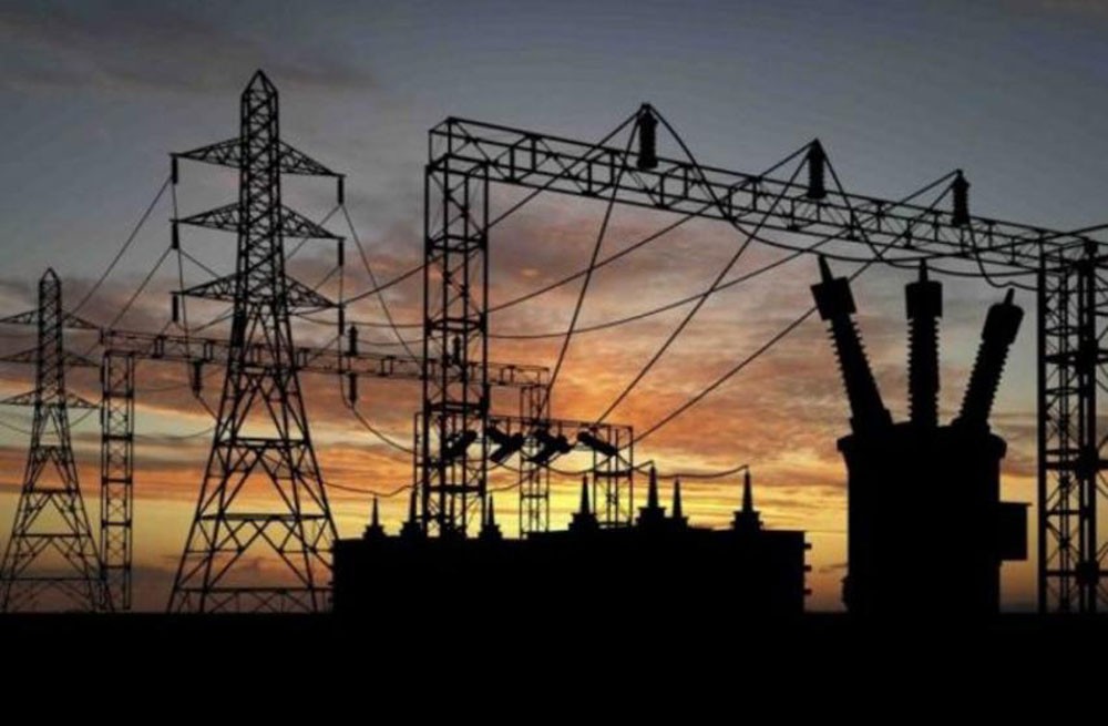 مصر تخفض دعم المواد البترولية والكهرباء في مشروع الموازنة الجديدة