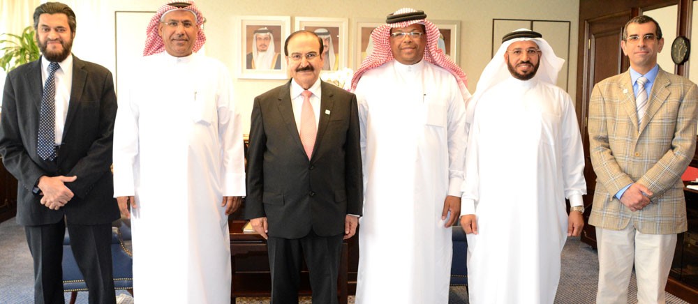 ميرزا يجتمع مع مجموعة من النواب ويطلعهم على خطط ومشاريع الطاقة المتجددة