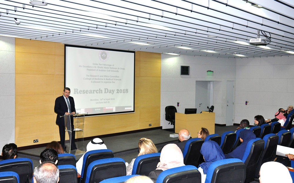 كلية الطب بــ"الخليج العربي" تخصص 200 ألف دينار للأبحاث العلمية