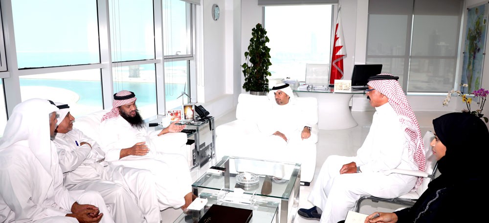 الرئيس التنفيذي للمجلس الأعلى للبيئة يجتمع مع أعضاء جمعية الصيادين البحرينية