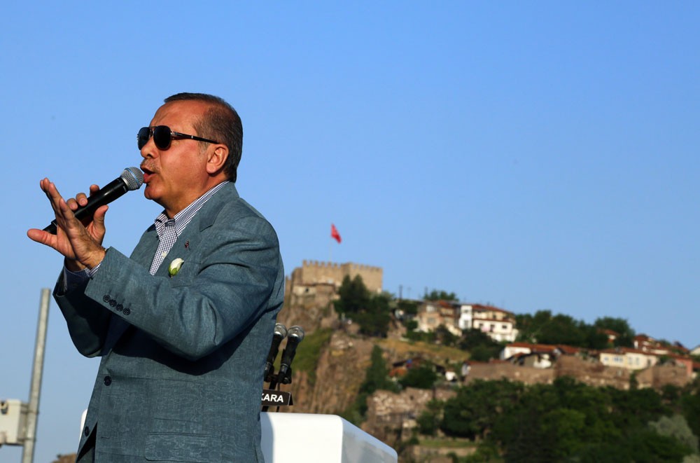 أردوغان يعلن "انتخابات مبكرة" تفتح له باب الصلاحيات