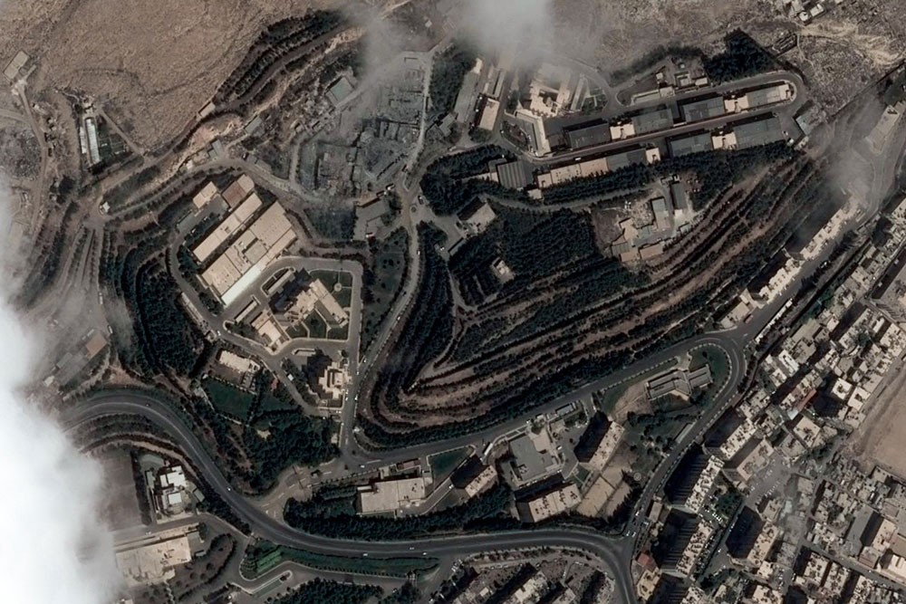 تقارير تنفي رواية النظام: اعترضوا الضربة بصاروخين فقط