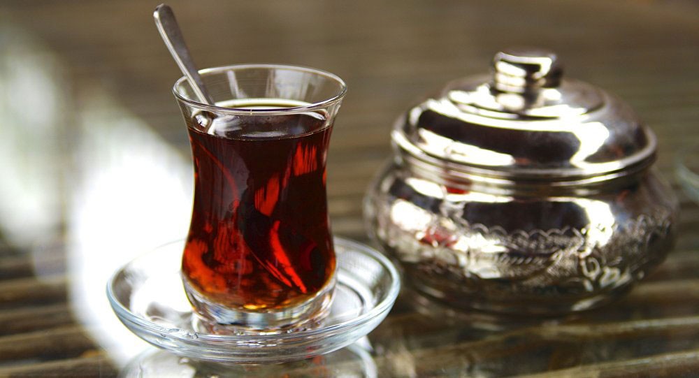 تحذر من المكملات الغذائية التي تحتوي على شاي