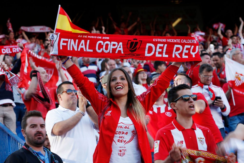 كأس ملك إسبانيا فرصة برشلونة وإشبيلية لتعويض الفشل الأوروبي