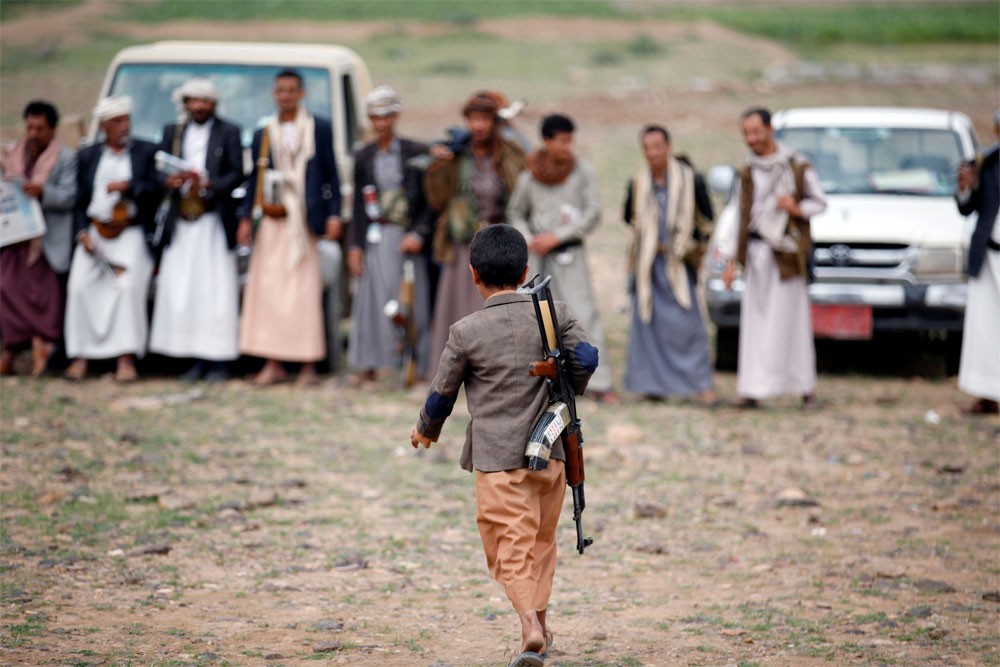 قذيفة حوثية تقتل طفلة في حيس