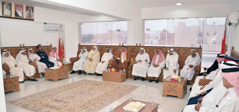 محافظ المحرق: حب سمو رئيس الوزراء للمحرق يتجلى بوضوح من خلال مجلس سموه  الإسبوعي