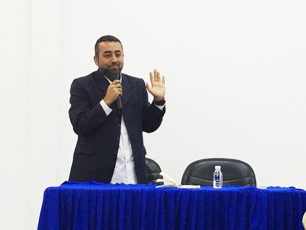 مشاركة بحرينية في معرض أبوظبي للكتاب