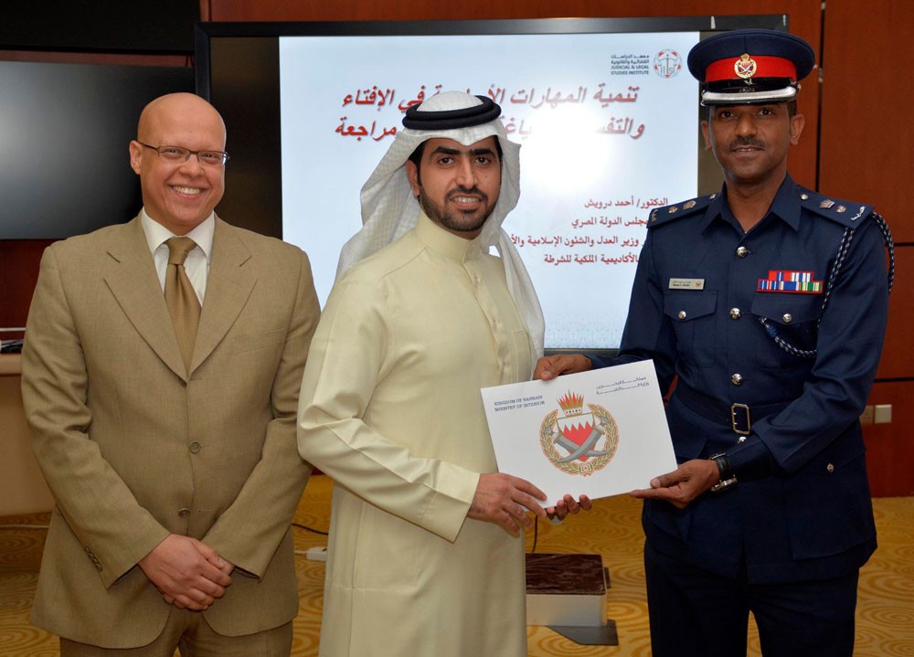 (شئون الضباط) تنظم دورات تدريبية حول الوظيفة العامة ومهارات التعامل الناجح