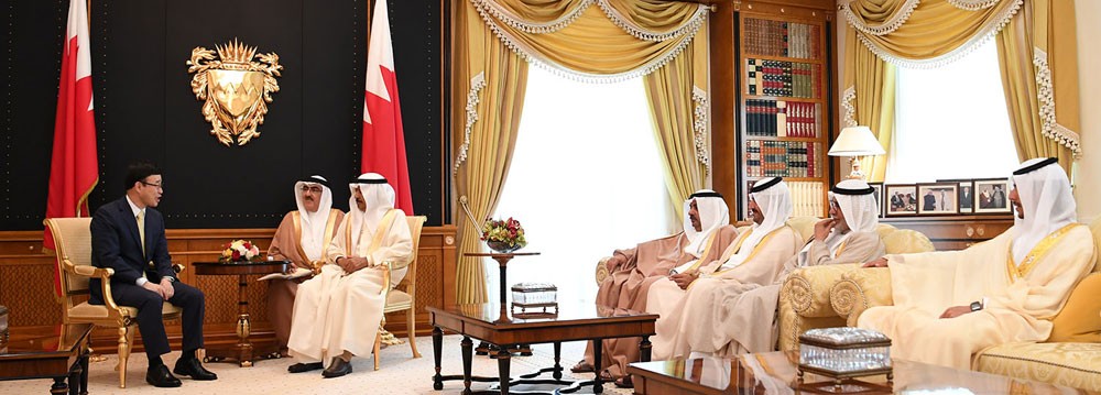 سمو رئيس الوزراء يستقبل السفير الياباني الجديد