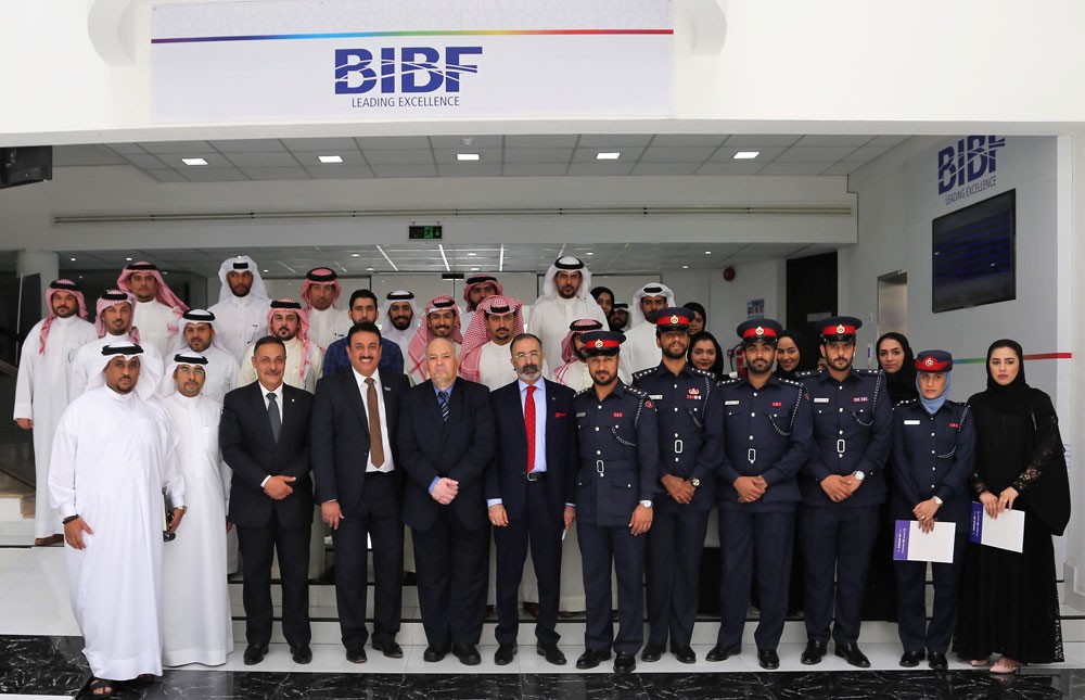 طلبة الماجستير بالأكاديمية الملكية للشرطة يزورون معهد BIBF