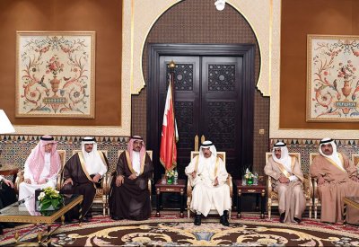 رئيس الوزراء: الصحافة السعودية تتميز بمهنية عالية